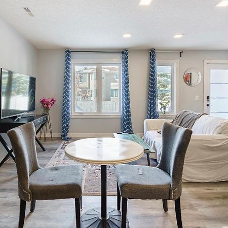 Calgary-Banff Remodle Suite Close Lrt&Uc&Free Parking Exterior photo